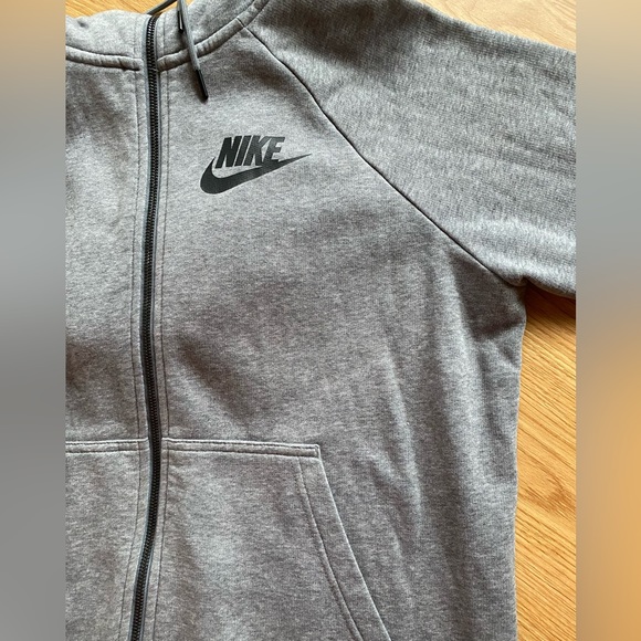 Nike Jacket - Picture 2 of 5